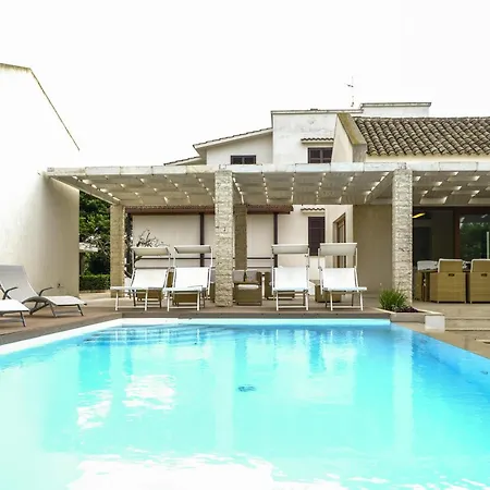 Valentina Villa *